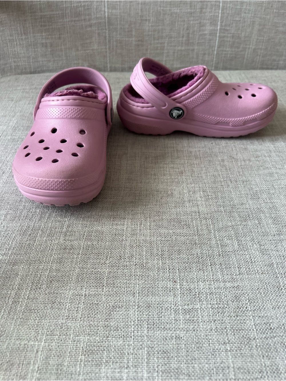 CROCS Dual Comfort Girls/Kids Pink Faux fur Lined mule Clogs w/strap, size 10 - Picture 4 of 8